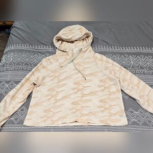 Vuori Beach Hoodie In Bisque Camo Size Medium